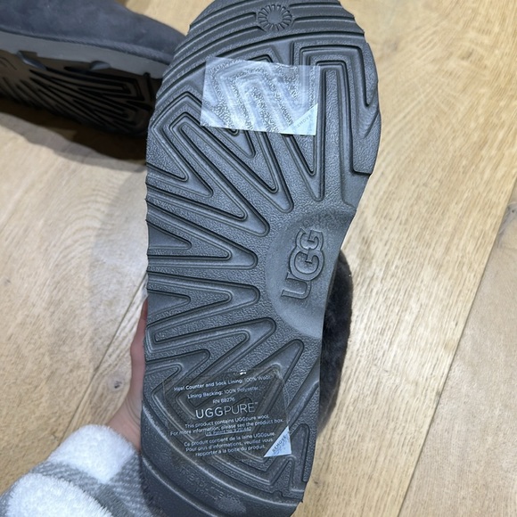 BRAND NEW GREY FUZZY UGG BOOTS - Picture 4 of 6